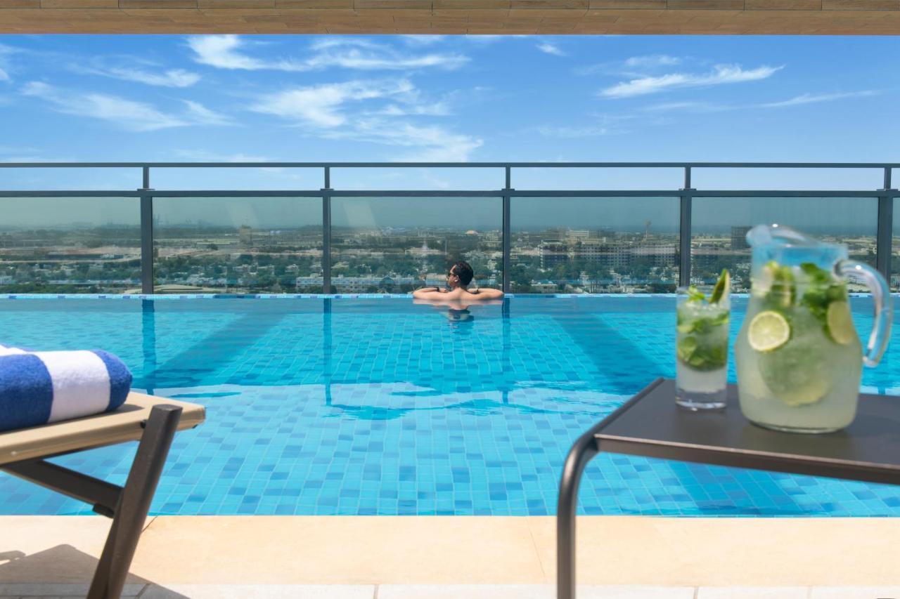 Swissotel Living Jeddah Exterior foto The swimming pool at the hotel
