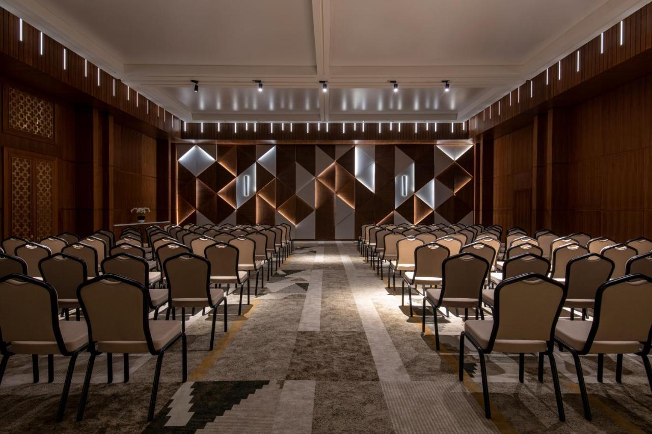 Swissotel Living Jeddah Exterior foto The interior of the main conference hall